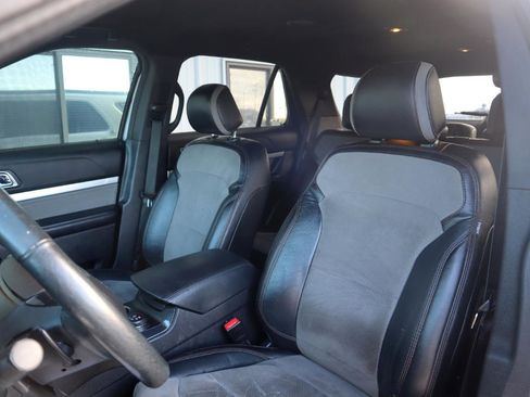 Used 2017 Ford Explorer XLT w/ Equipment Group 202A image 62