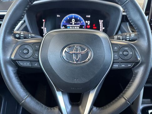 Used 2024 Toyota Corolla Cross XLE FWD image 11