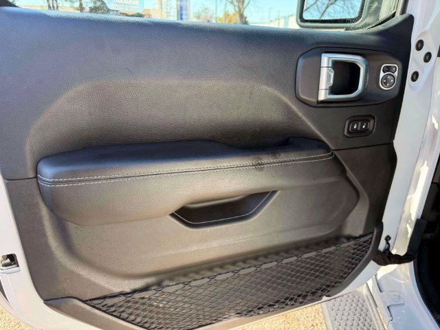 Used 2019 Jeep Wrangler Unlimited Sahara AWD/4WD image 17