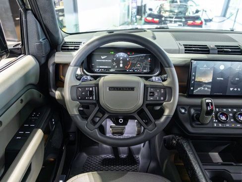 Used 2025 Land Rover Defender 110 AWD/4WD image 46