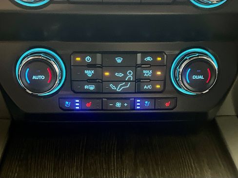 Used 2021 Ford F350 Lariat w/ Lariat Value Package AWD/4WD image 12