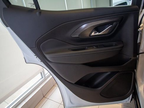 Used 2022 GMC Terrain SLE w/ Driver Convenience Package image 9