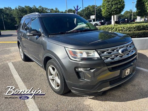 Used 2018 Ford Explorer XLT w/ Equipment Group 202A FWD image 3