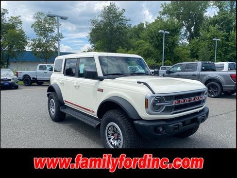 New 2026 Ford Bronco Outer Banks w/ Sasquatch Package AWD/4WD image 1
