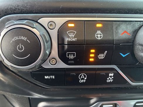 Certified 2022 Jeep Gladiator Rubicon w/ Cold Weather Group image 35