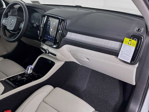 New 2026 Volvo XC40 B5 Plus w/ Protection Package Premier image 27