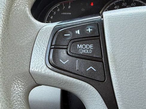 Used 2014 Toyota Sienna LE FWD image 23