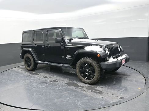 Used 2015 Jeep Wrangler Unlimited Sahara image 9