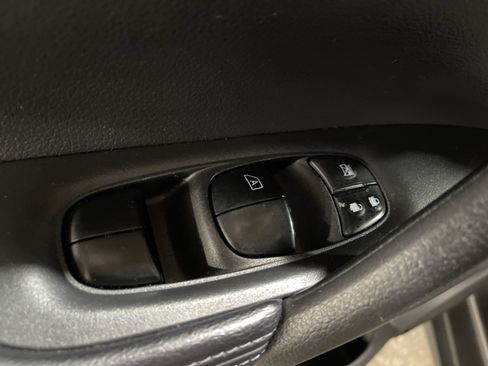 Used 2015 Nissan Rogue SV image 7