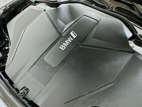 Used 2023 BMW i7 xDrive60 w/ Executive Package 2 AWD/4WD image 32