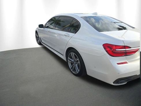 Used 2019 BMW 750i w/ Executive Package RWD image 4