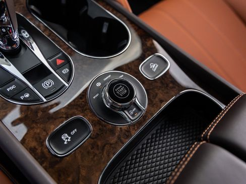 Used 2023 Bentley Bentayga image 33