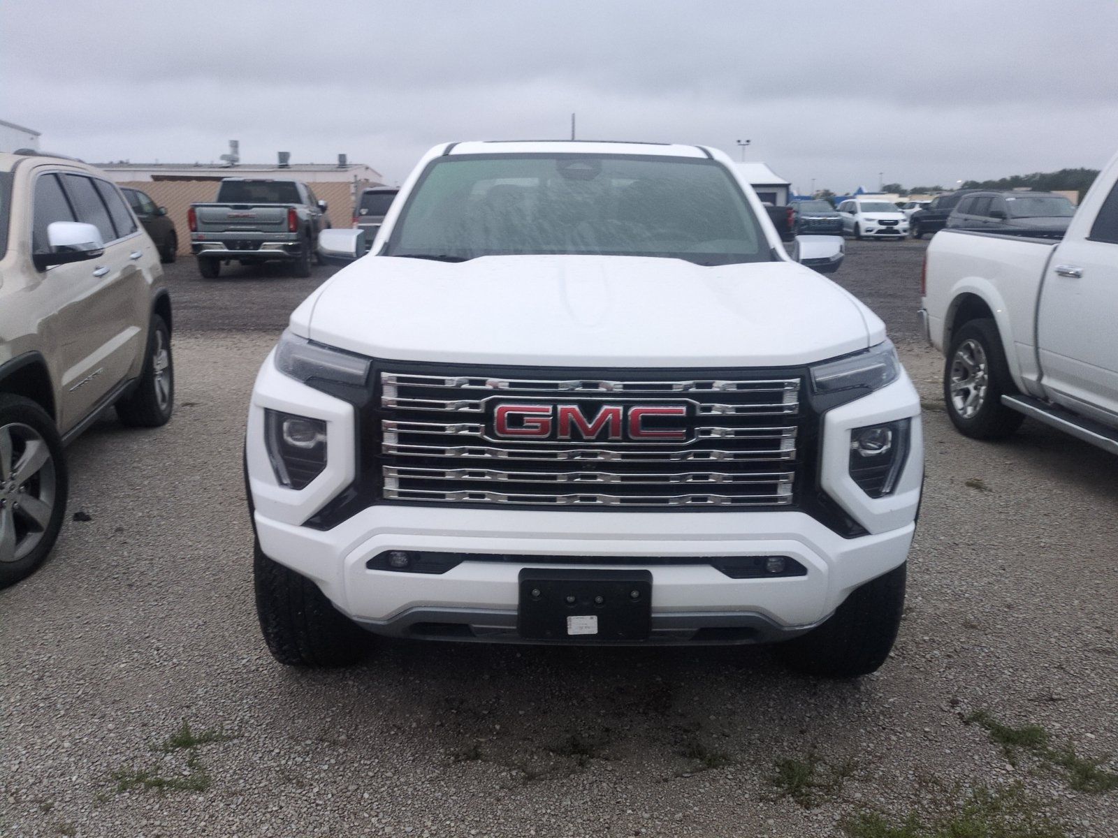 Used 2025 GMC Canyon Denali AWD/4WD image 2