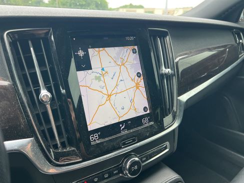 Used 2019 Volvo S90 T5 Momentum FWD image 9