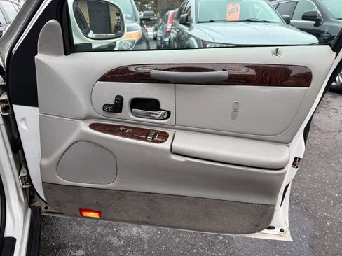 Used 2000 Lincoln Town Car Executive image 29