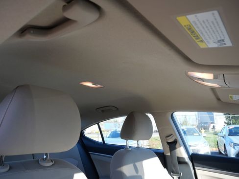 Used 2020 Hyundai Elantra SE w/ Convenience Package (C2) image 18