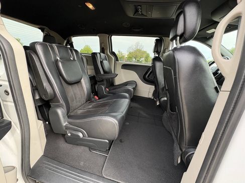 Used 2016 Dodge Grand Caravan SXT FWD image 31