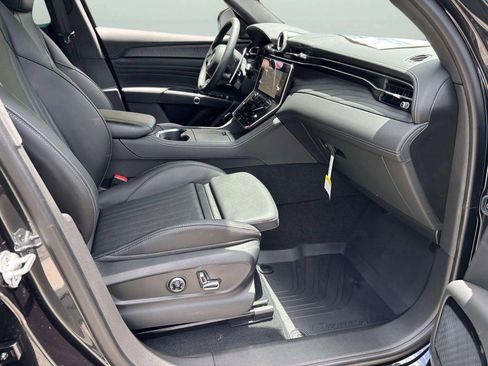 New 2025 Maserati Grecale GT image 23