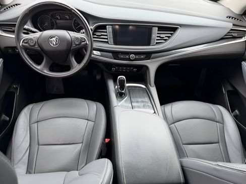 Used 2021 Buick Enclave Essence FWD image 10
