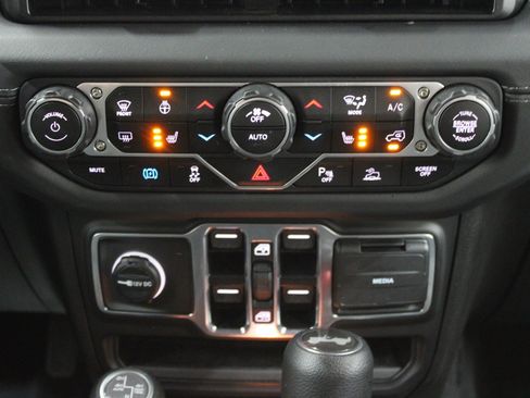 Used 2025 Jeep Wrangler Unlimited Sahara w/ Safety Group image 27