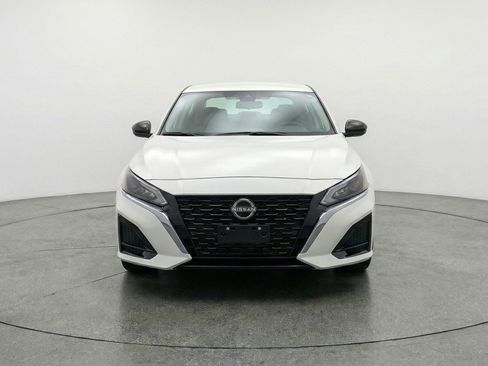 Used 2025 Nissan Altima 2.5 SV FWD image 2