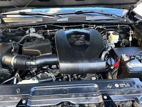 Used 2017 Toyota Tacoma SR5 w/ Tow Package image 30