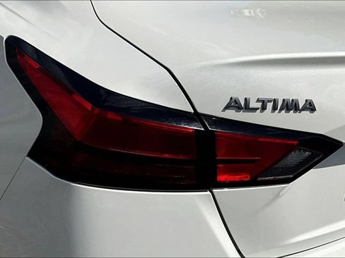 Used 2024 Nissan Altima 2.5 SV FWD image 23