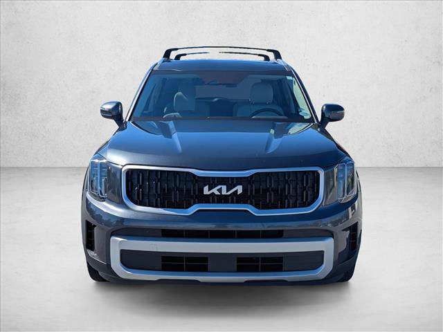 Used 2024 Kia Telluride EX w/ EX Captain's Chair Package AWD/4WD image 2