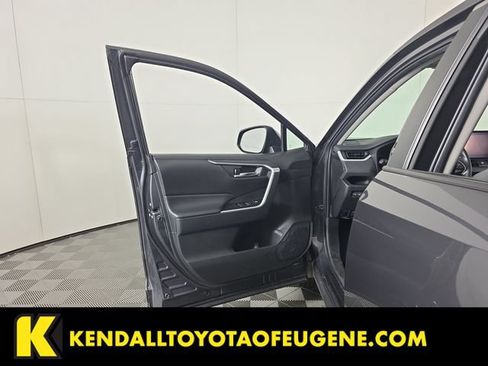 Used 2024 Toyota RAV4 XLE AWD/4WD image 20