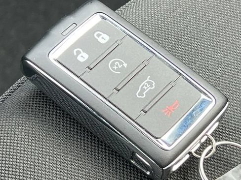 Used 2025 Jeep Grand Cherokee Laredo X w/ Luxury Tech Group I AWD/4WD image 32