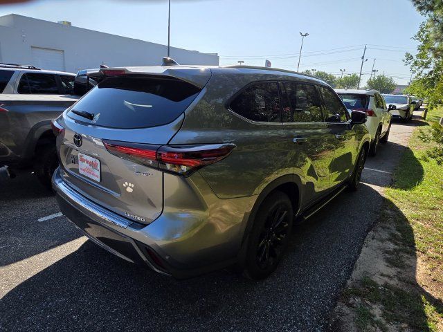 Certified 2026 Toyota Highlander Limited AWD/4WD image 2