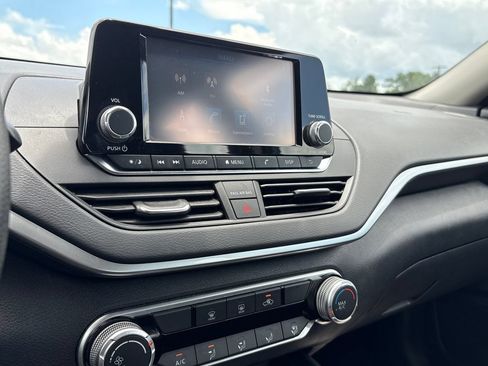 Used 2022 Nissan Altima 2.5 S FWD image 16