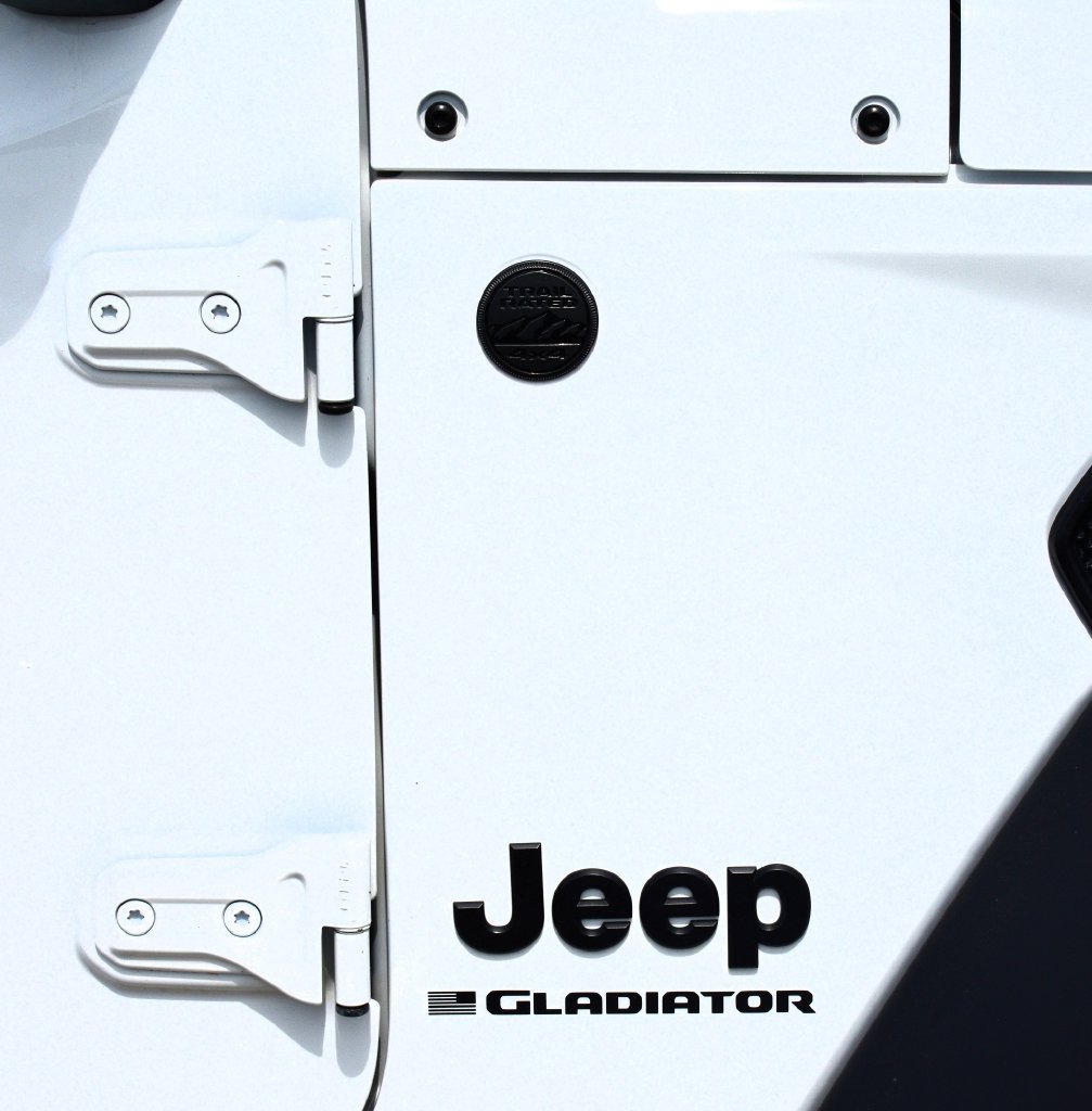 Used 2025 Jeep Gladiator Sport AWD/4WD image 9