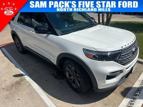 Used 2023 Ford Explorer XLT w/ Equipment Group 202A RWD image 3