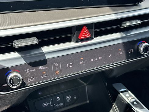 Certified 2025 Kia Sorento SX FWD image 17
