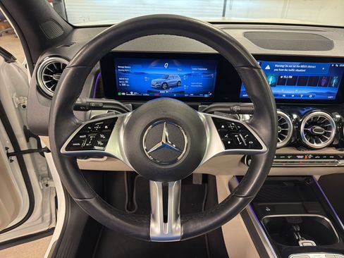 Used 2025 Mercedes-Benz GLB 250 image 22
