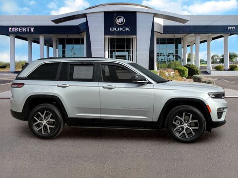 Used 2025 Jeep Grand Cherokee Limited w/ Trailer Tow Package AWD/4WD image 3