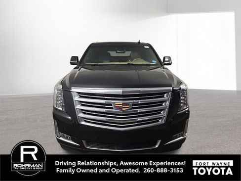 Used 2018 Cadillac Escalade Platinum AWD/4WD image 3
