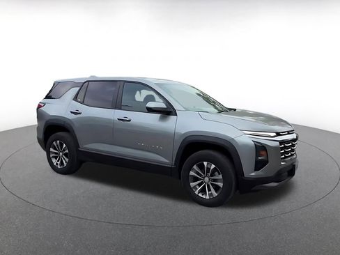 Used 2025 Chevrolet Equinox LT FWD image 2