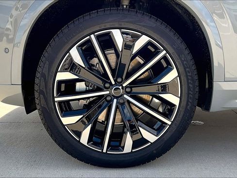 New 2026 Volvo XC90 B6 Plus w/ Protection Package Premier image 25