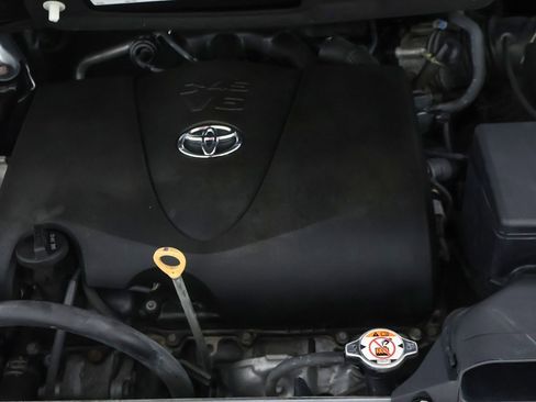 Used 2017 Toyota Sienna XLE w/ XLE Navigation Package image 17