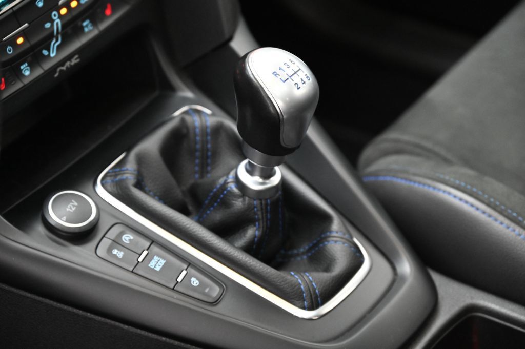 Used 2018 Ford Focus RS AWD/4WD image 39