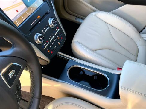 Used 2018 Lincoln MKC Select w/ Select Plus Package image 16