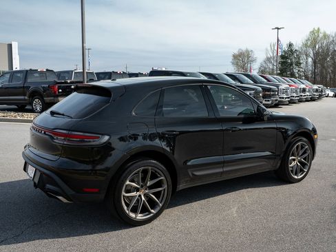 Used 2022 Porsche Macan w/ Premium Package Plus AWD/4WD image 10