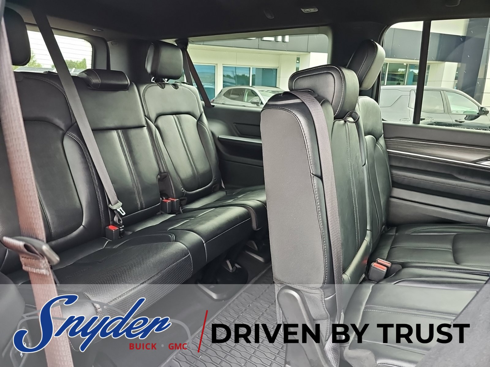 Used 2024 Jeep Wagoneer L Series II w/ Flexible Seating Group AWD/4WD image 29