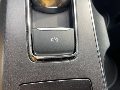 Used 2017 Ford Fusion SE w/ Fusion SE Technology Package image 45