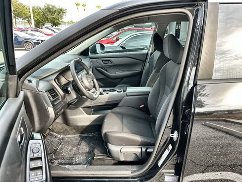 Used 2024 Nissan Rogue S AWD/4WD image 2