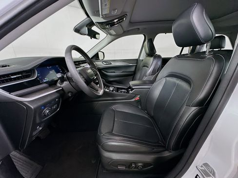 Used 2022 Jeep Grand Cherokee Limited 4xe w/ Luxury Tech Group II image 13