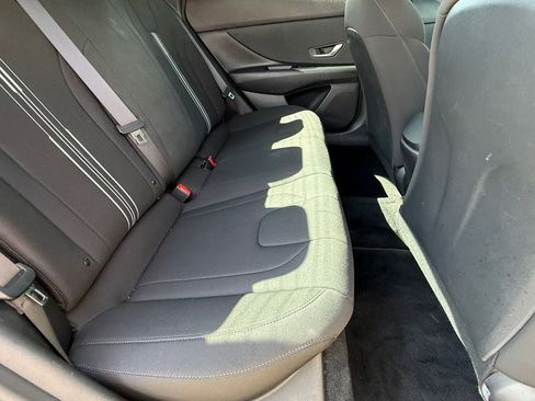 Used 2023 Hyundai Elantra SEL w/ Convenience Package FWD image 11