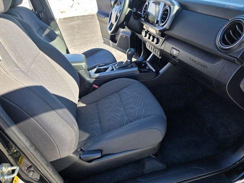 Used 2017 Toyota Tacoma TRD Off-Road image 14